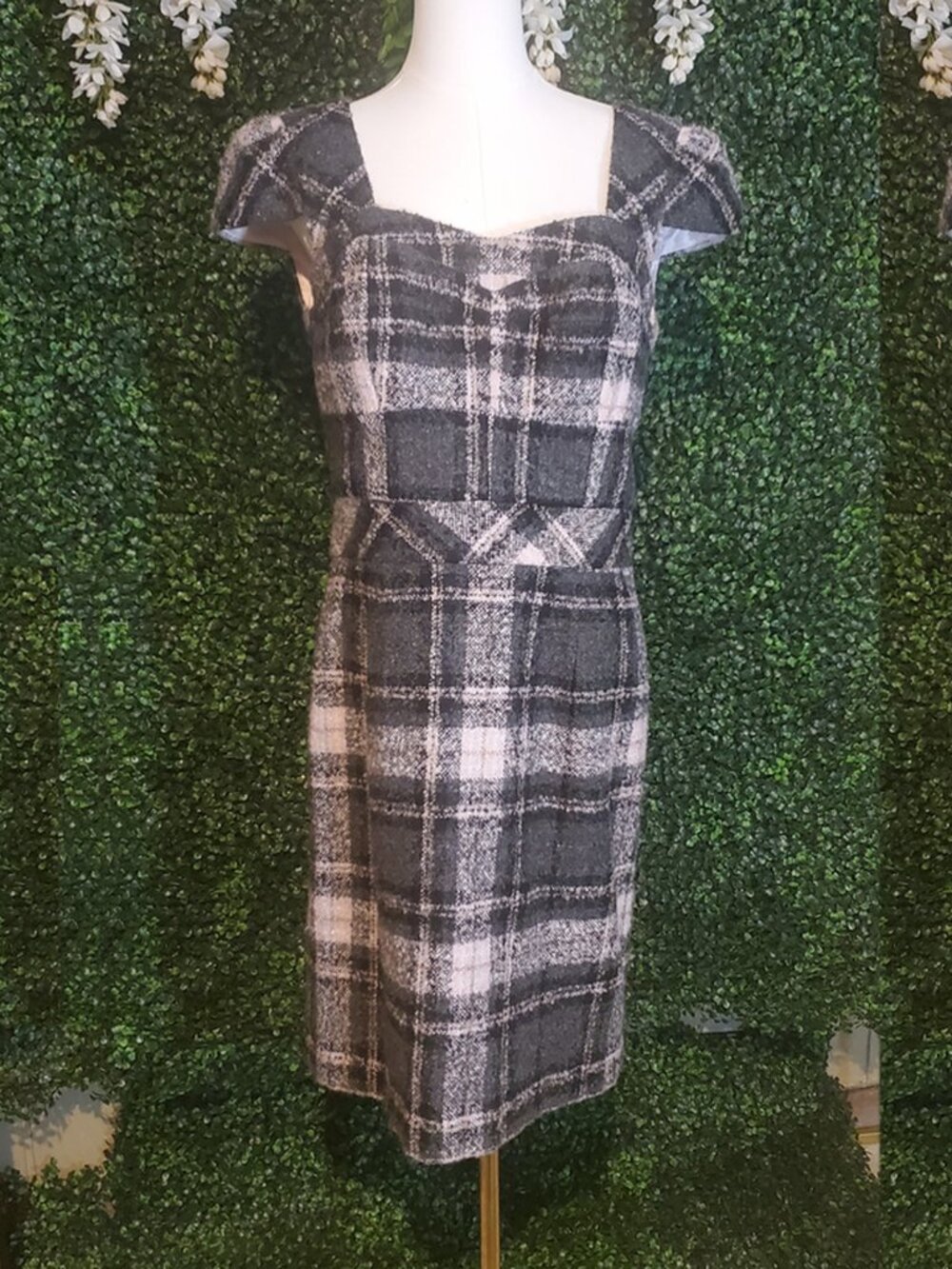GUESS Plaid Boucle Sheath Dress Gray Pink Wool Blend Satin Lining 10